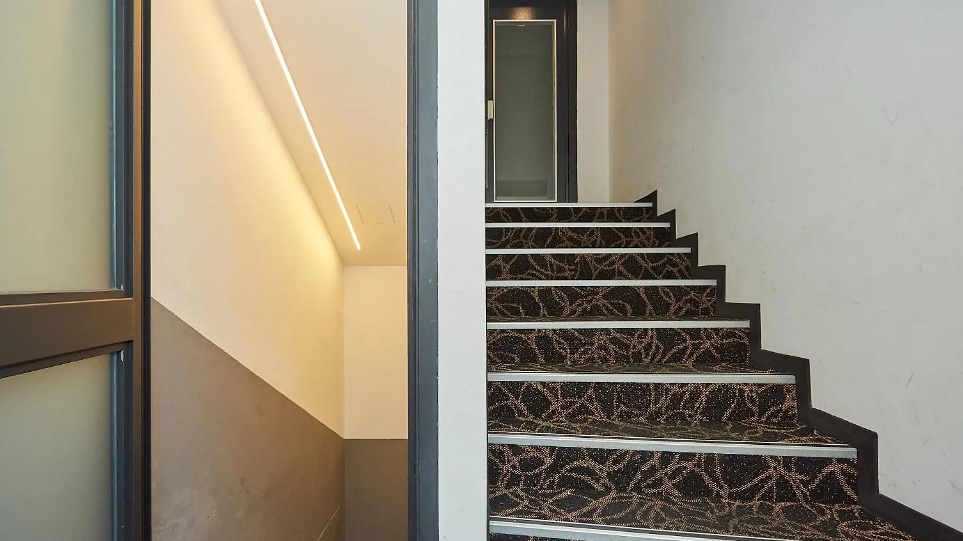 Pier Capponi Studios Milan 0*,