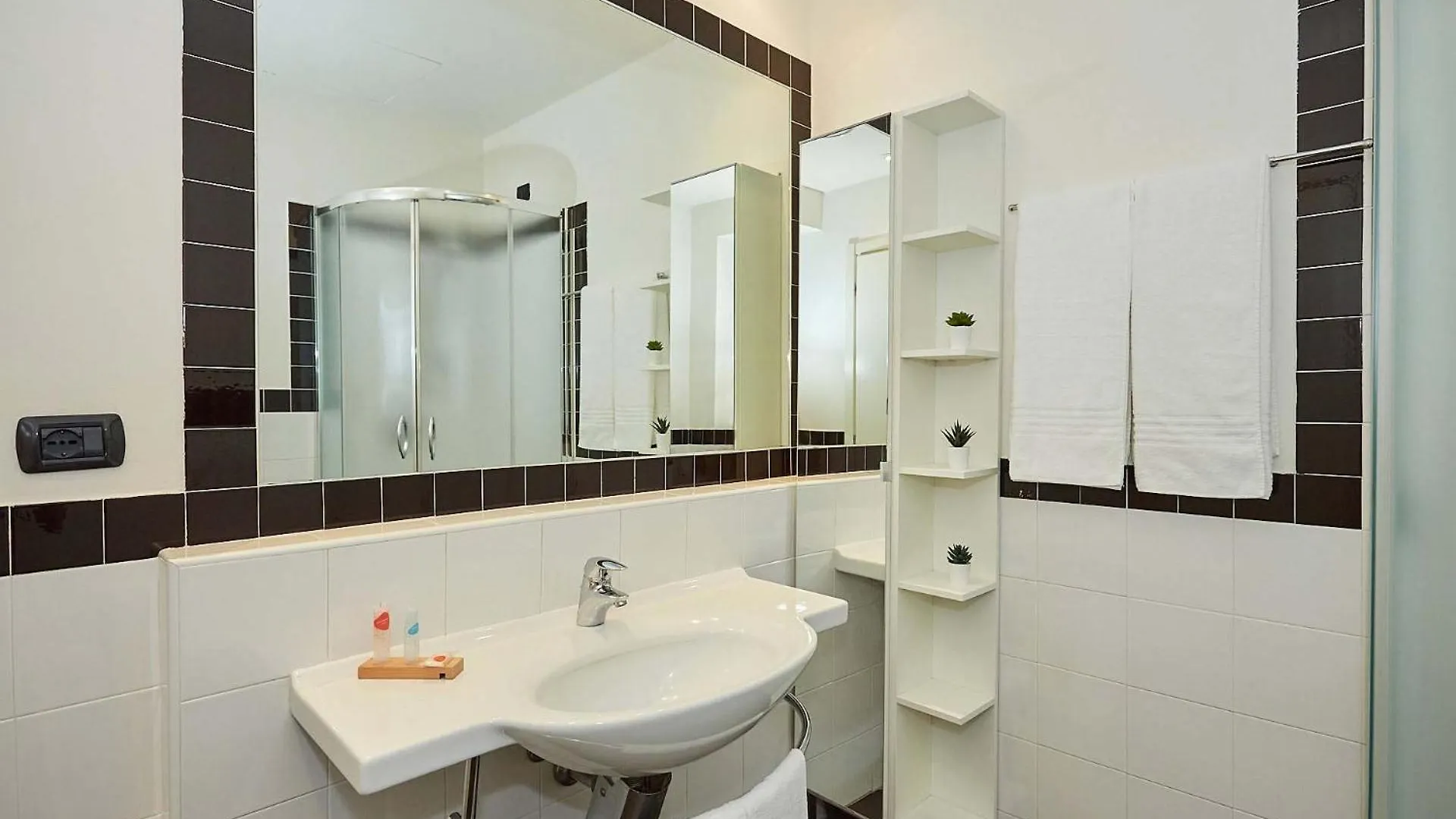 Pier Capponi Studios Milan Apartment