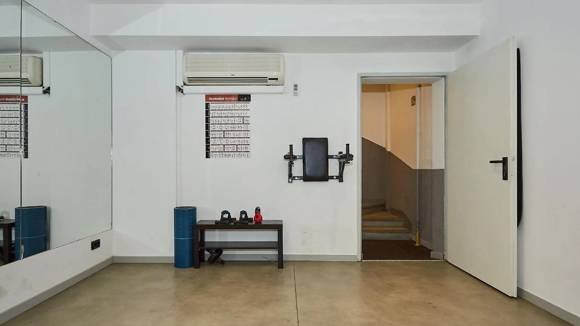 Pier Capponi Studios Milano 0*,