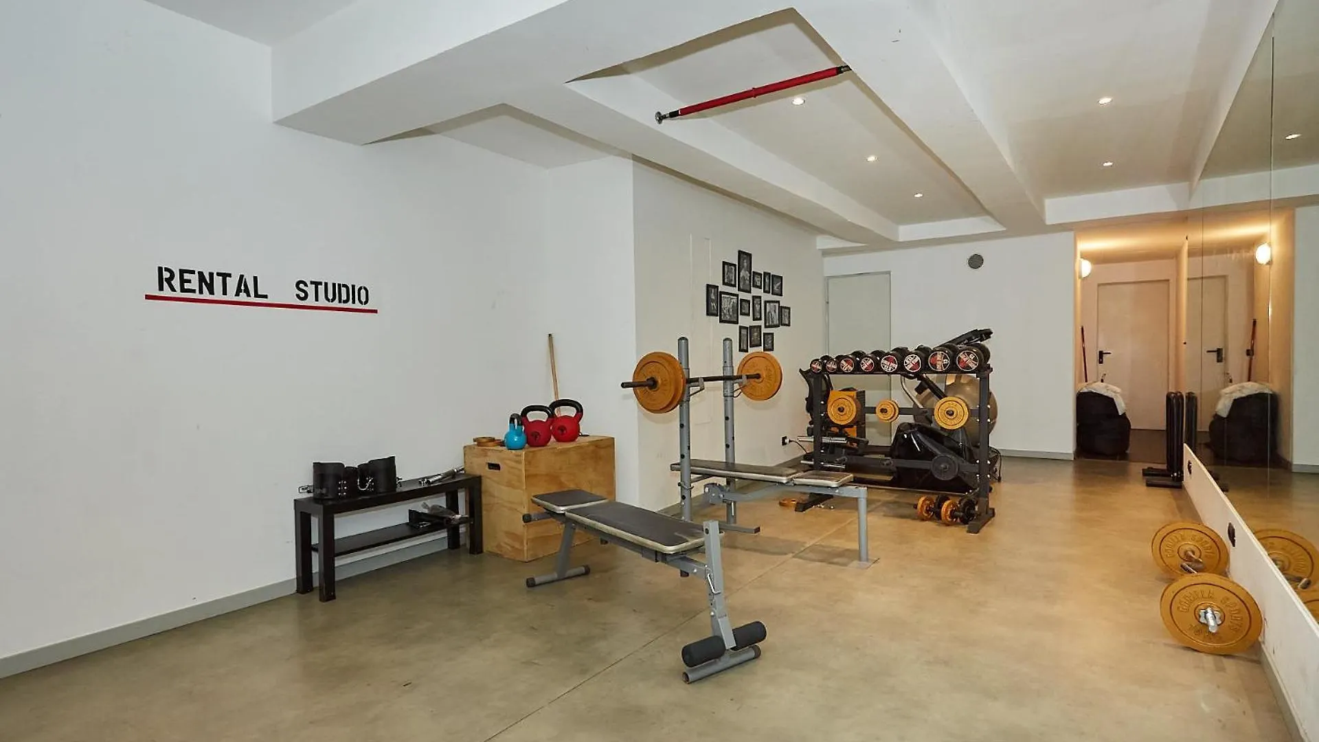 Pier Capponi Studios Milano 0*,  Italien