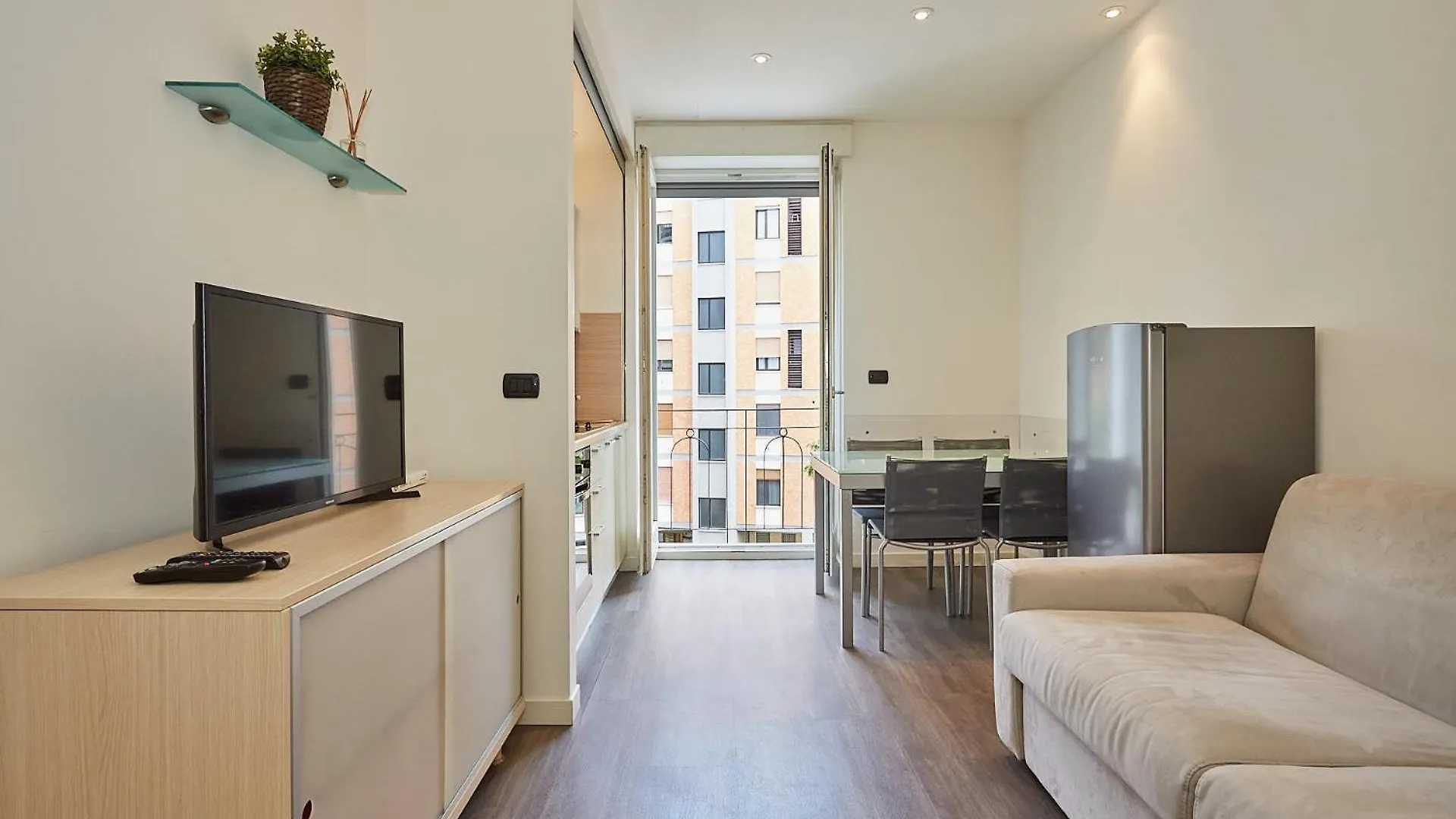 Pier Capponi Studios Milano 0*,